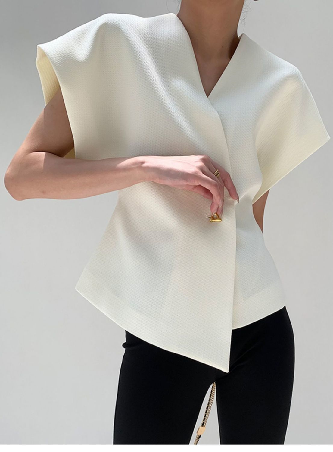 Cevalin | Top Scultoreo con Chiusura in Oro