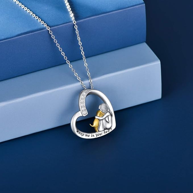 Collana con cuore in argento con cane e pietre di zirconia