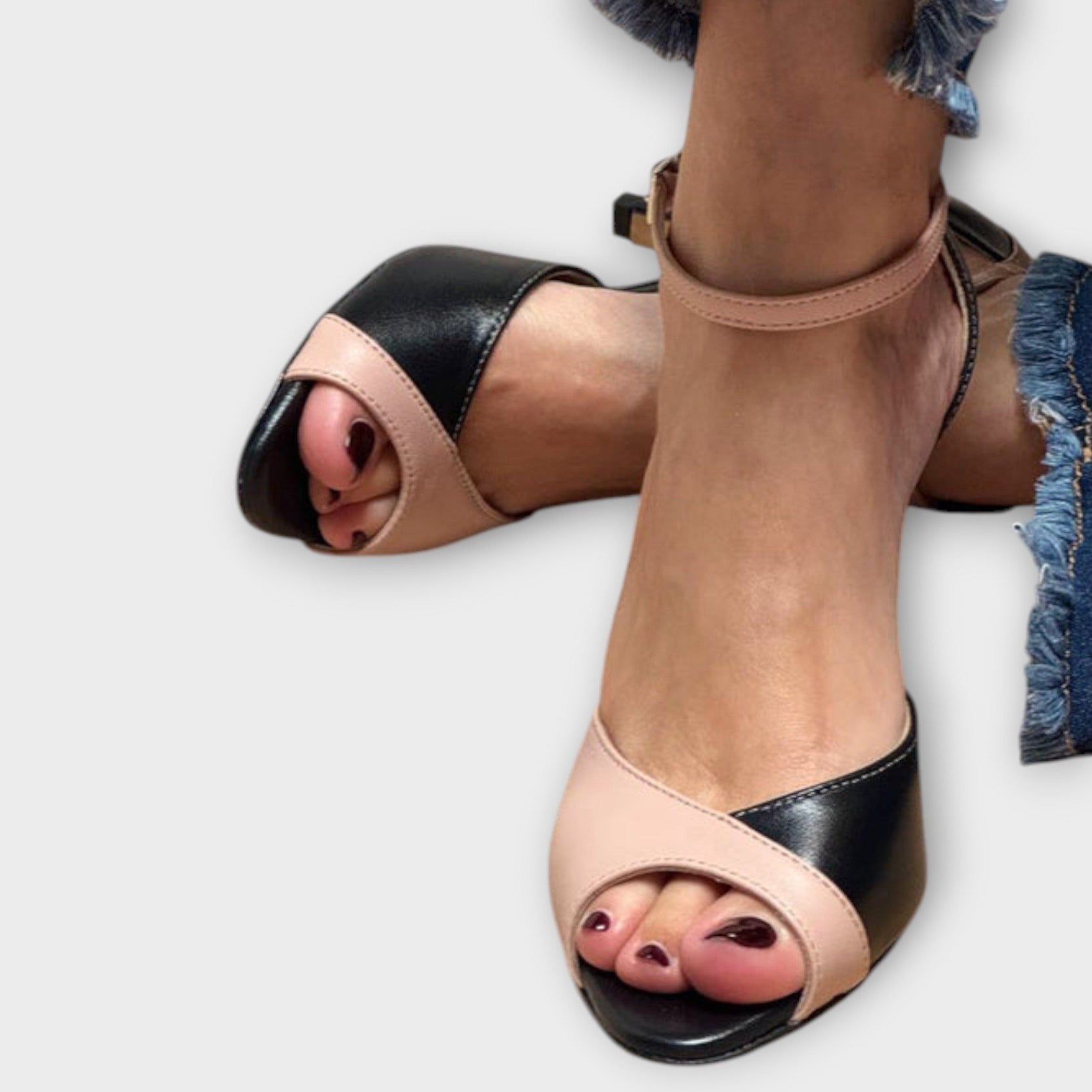 Noirella | Décolleté elegante con cinturino