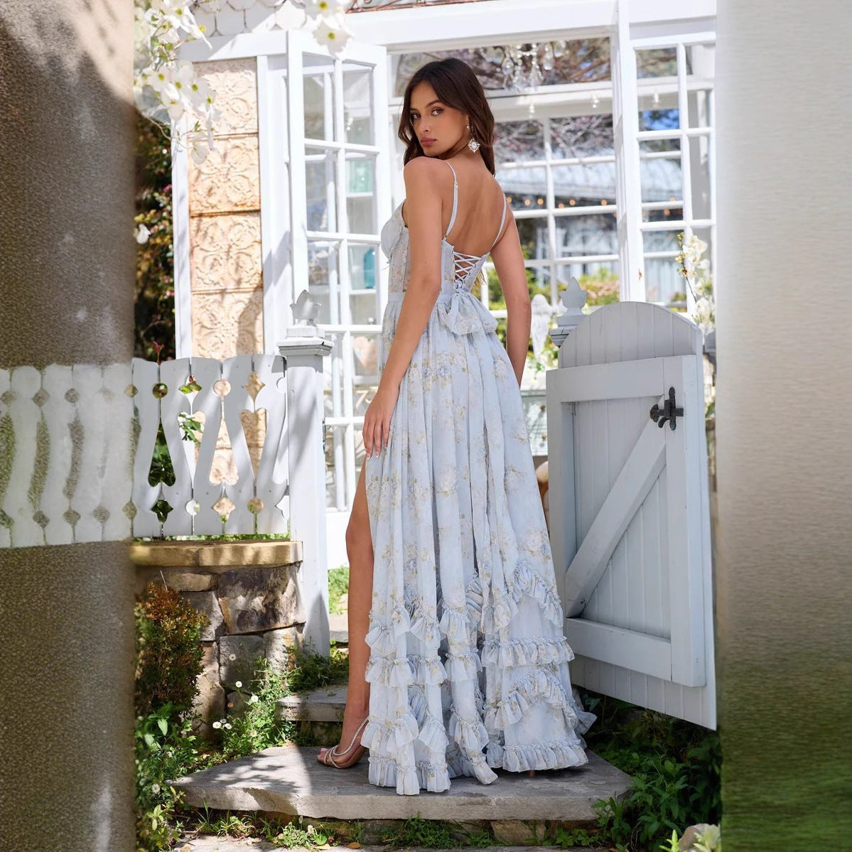 FREJA ABITO | Abito lungo con stampa floreale, volant e spacco